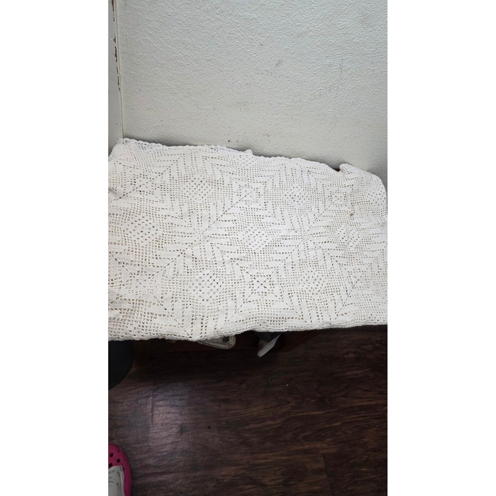 VTG Unbranded Crochet Tablecloth Cream Boho Geometric Starburst Y2k 46 x 74
